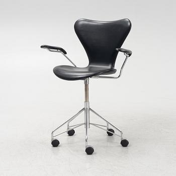 Arne Jacobsen, skrivbordsstol, "Sjuan", Fritz Hansen, Danmark.
