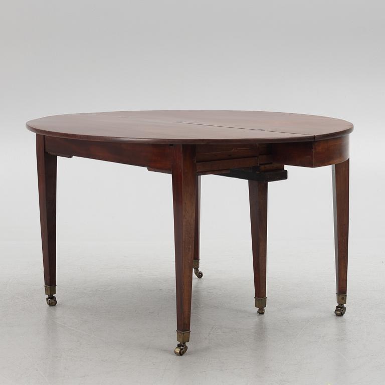 A 19th Century English Dining Table.