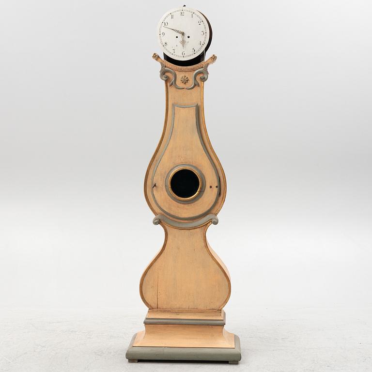 A long case clock, 18th/19th Century.