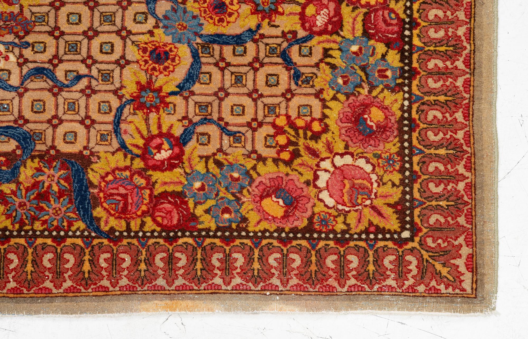 A semi-antique Tabriz carpet of Aubusson design. 246 x 171 cm.