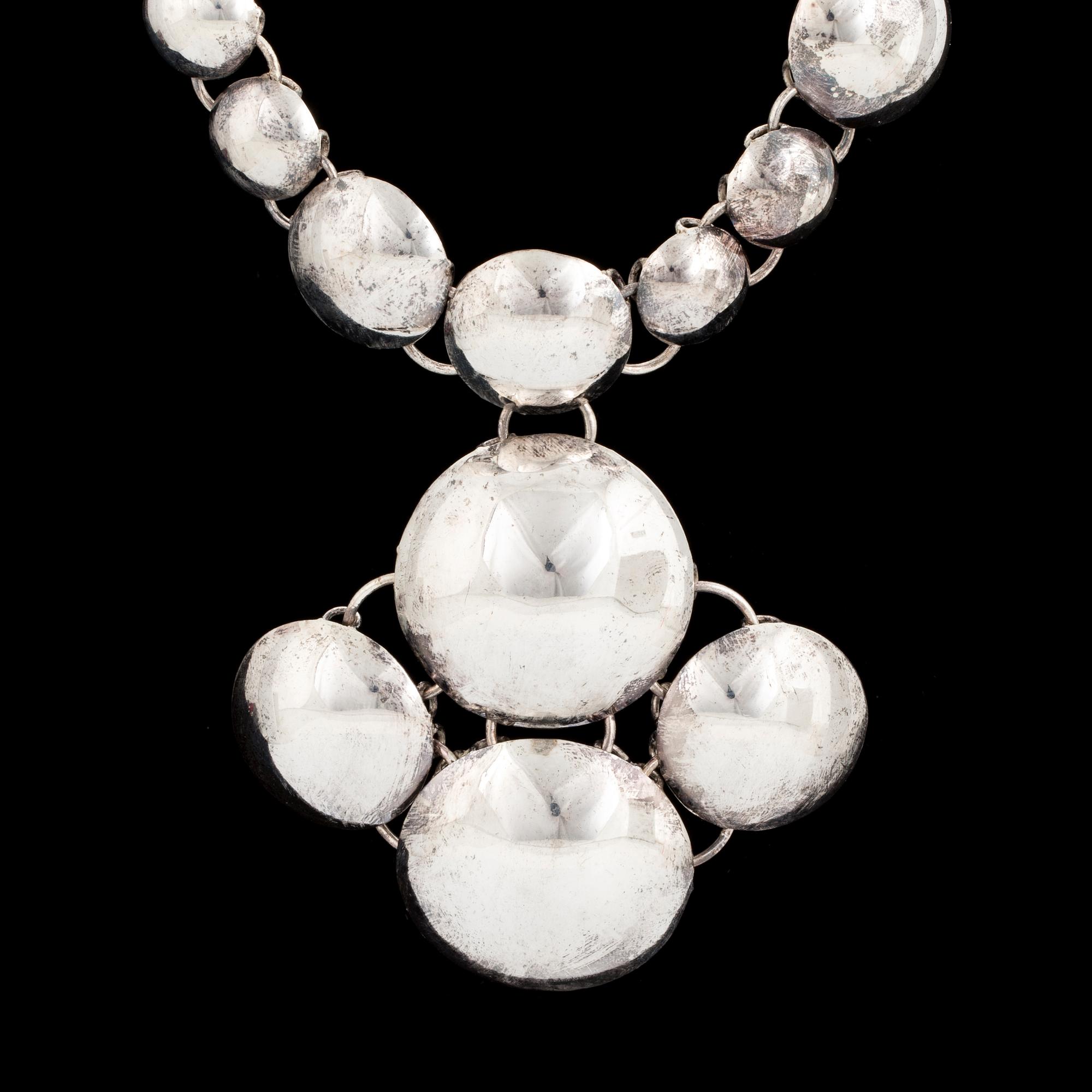 HALSBAND, silver, enligt uppgifter Charlotte Bonde.