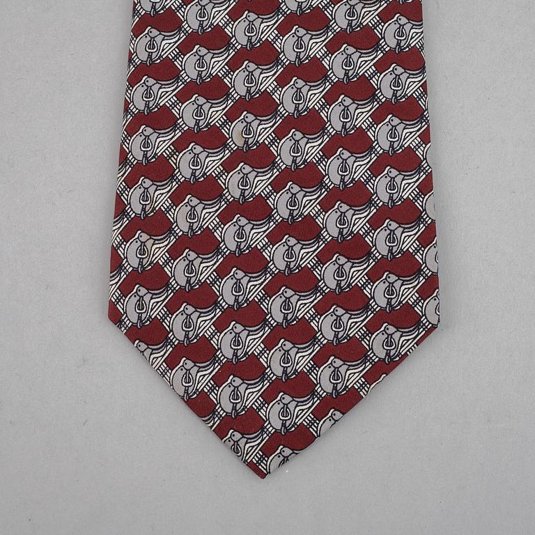 Hermès, 3 silk ties.