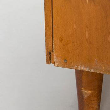 Byrå, tillverkare Lahden Puutyö, 1900-talets mitt.