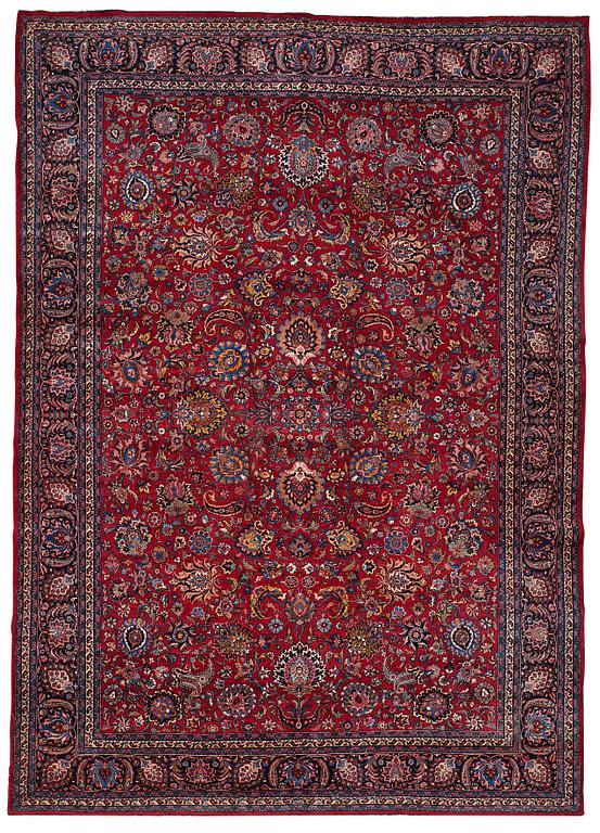 A carpet, Old Mashad, ca 423,5 x 304 cm.