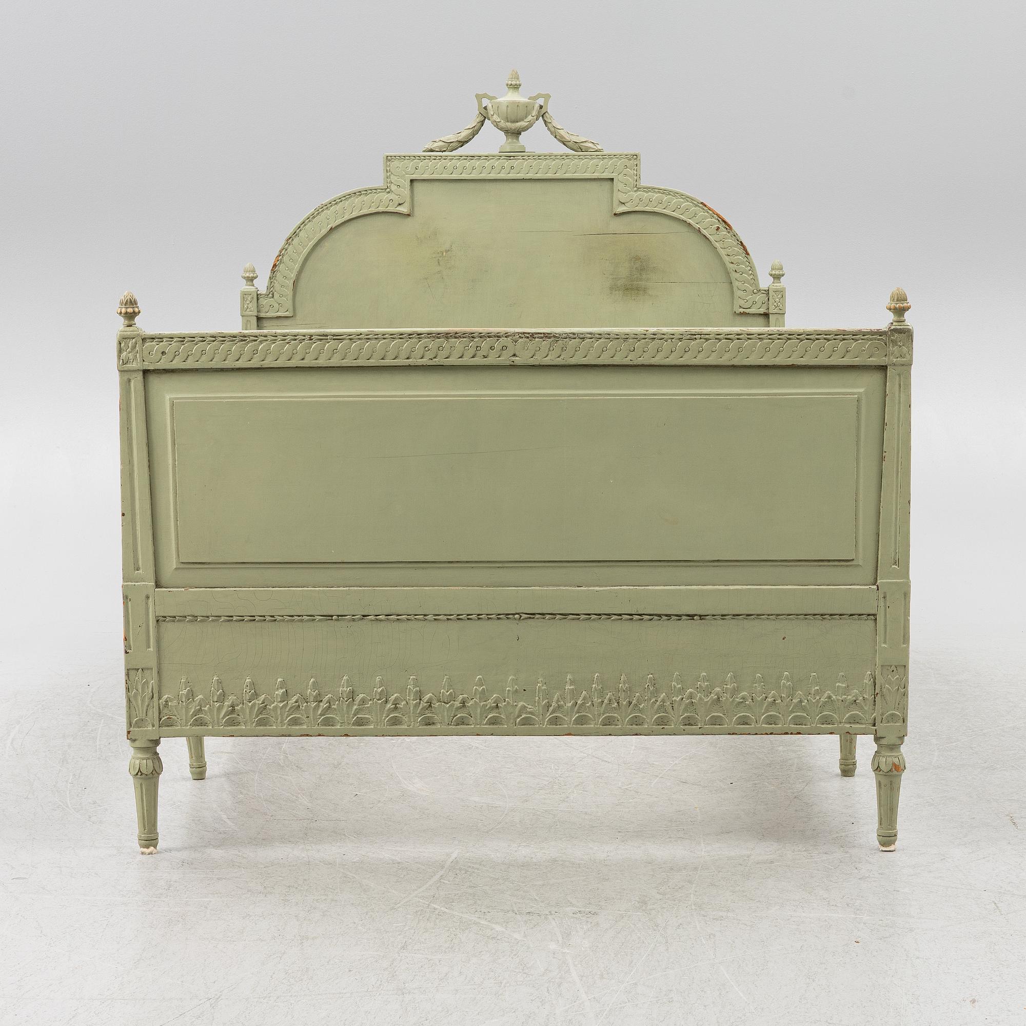 A late Gustavian bed, circa 1800.