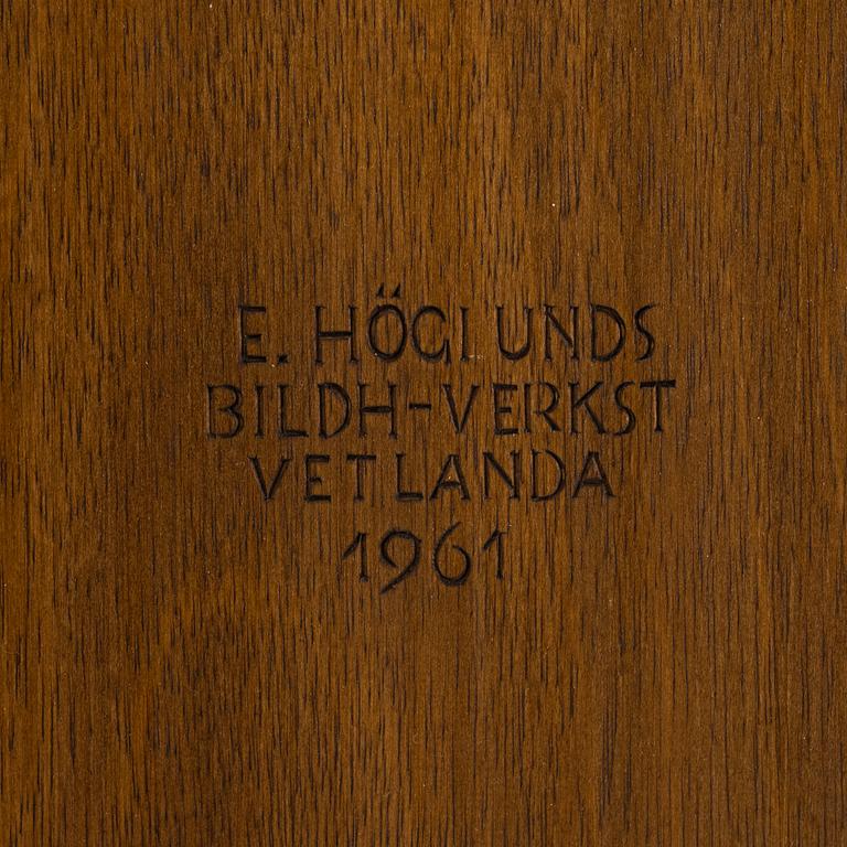 Eugen Höglund, skåp, E. Höglunds bildhuggarverkstad, Vetlanda, daterat 1961.