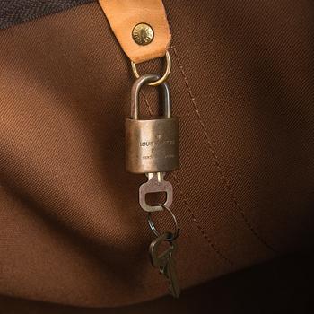 Louis Vuitton, a Monogram Canvas 'Keepall 60 Bandoulière' weekend bag.