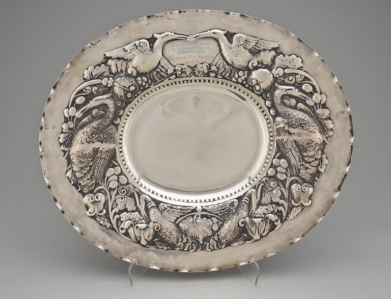 PRESENTERFAT, silver, barockstil, C G Hallberg, 1920. Vikt 1290 g.
