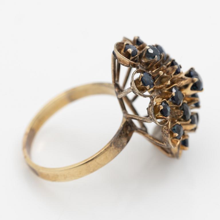 Ring, 18K gold with sapphires.