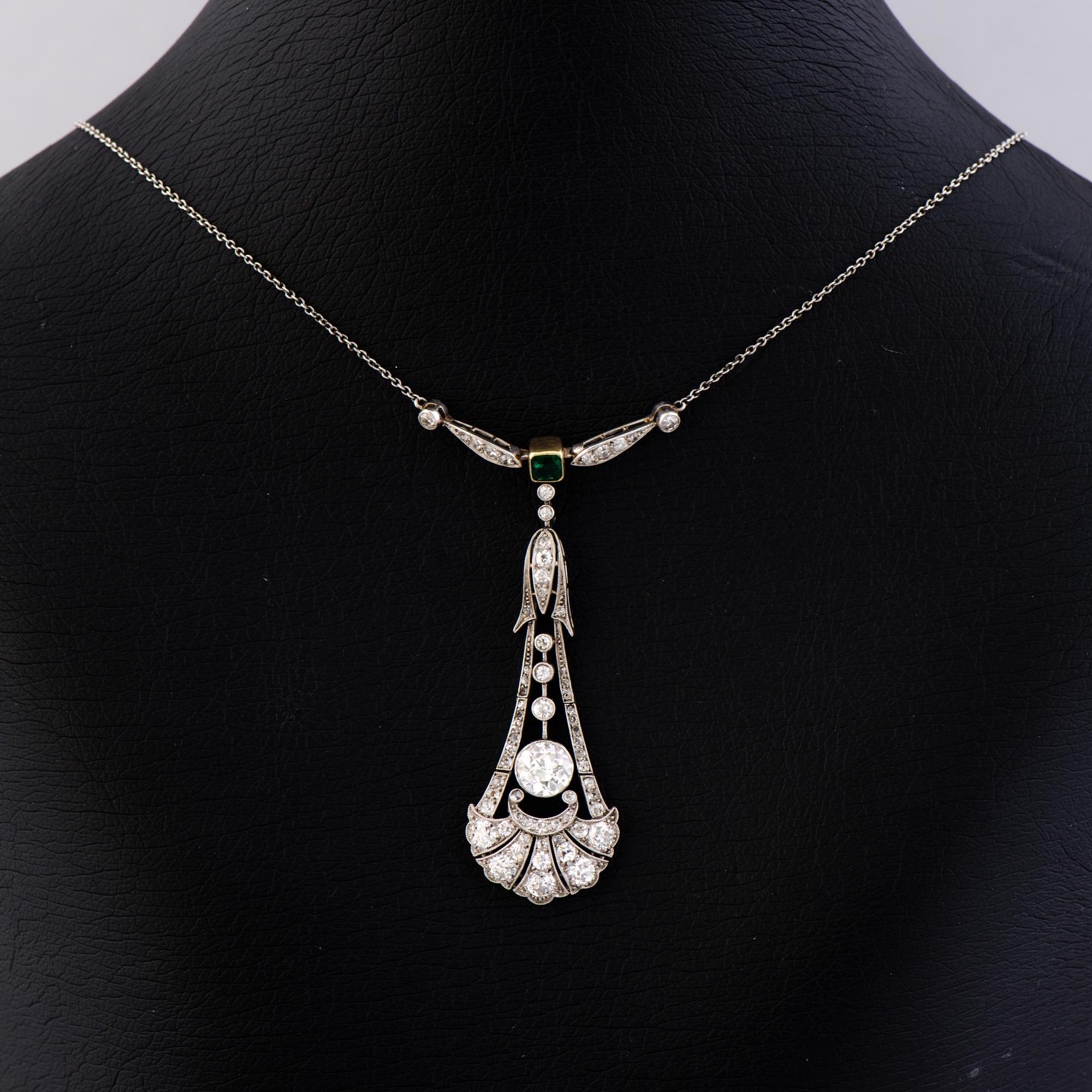 A PENDANT, old and 8/8 cut diamonds, emerald, platinum. Art Deco, c. 1920s.