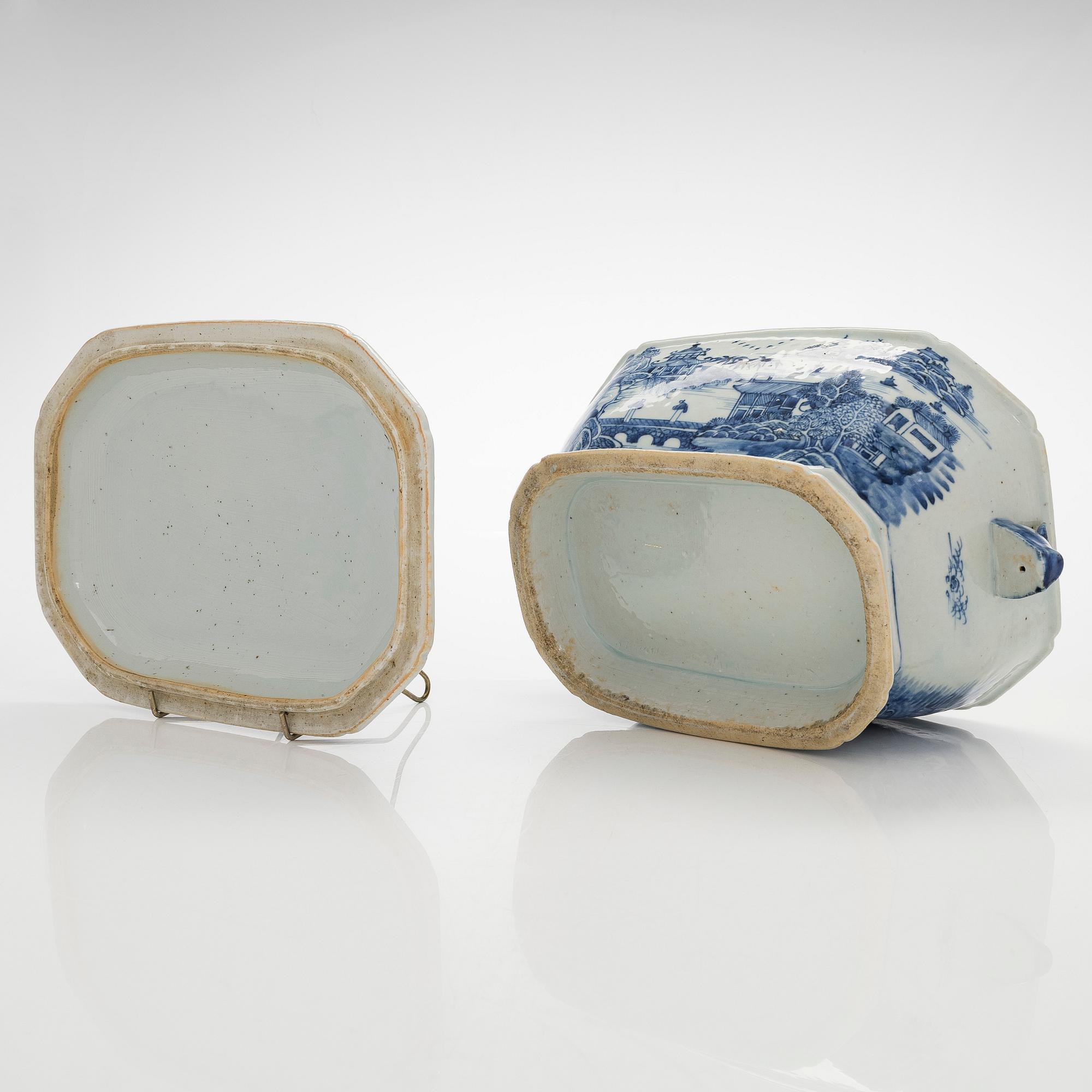 A blue and white tureen with cover and a dish, Qing dynasty, Qianlong (1736-95).