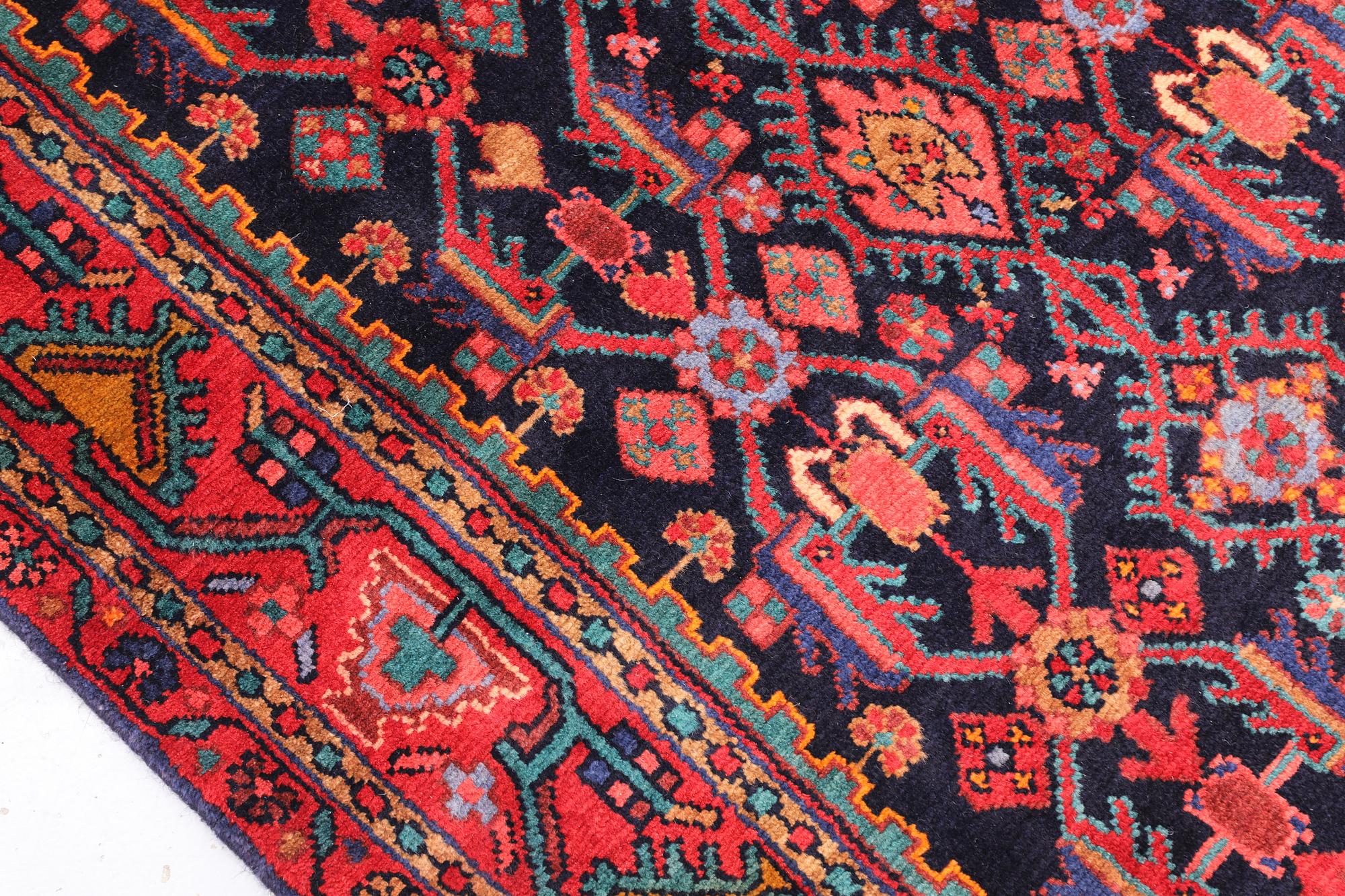 A Hamadan runner, approx. 432 x 110 cm.