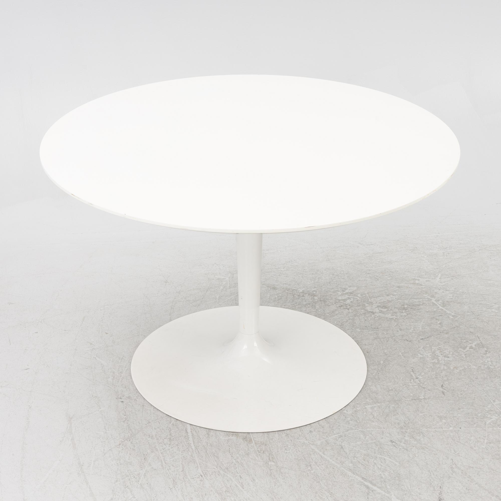 A dining table, Calligaris, Italy, 21st century.