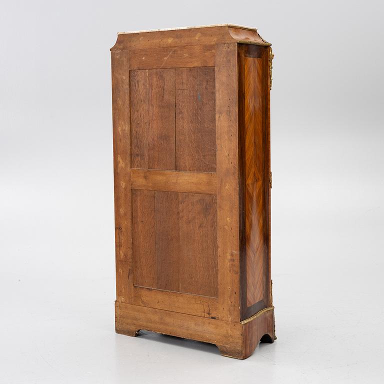 Chest of drawers, Louis XV style, France, first half of the 20th century.