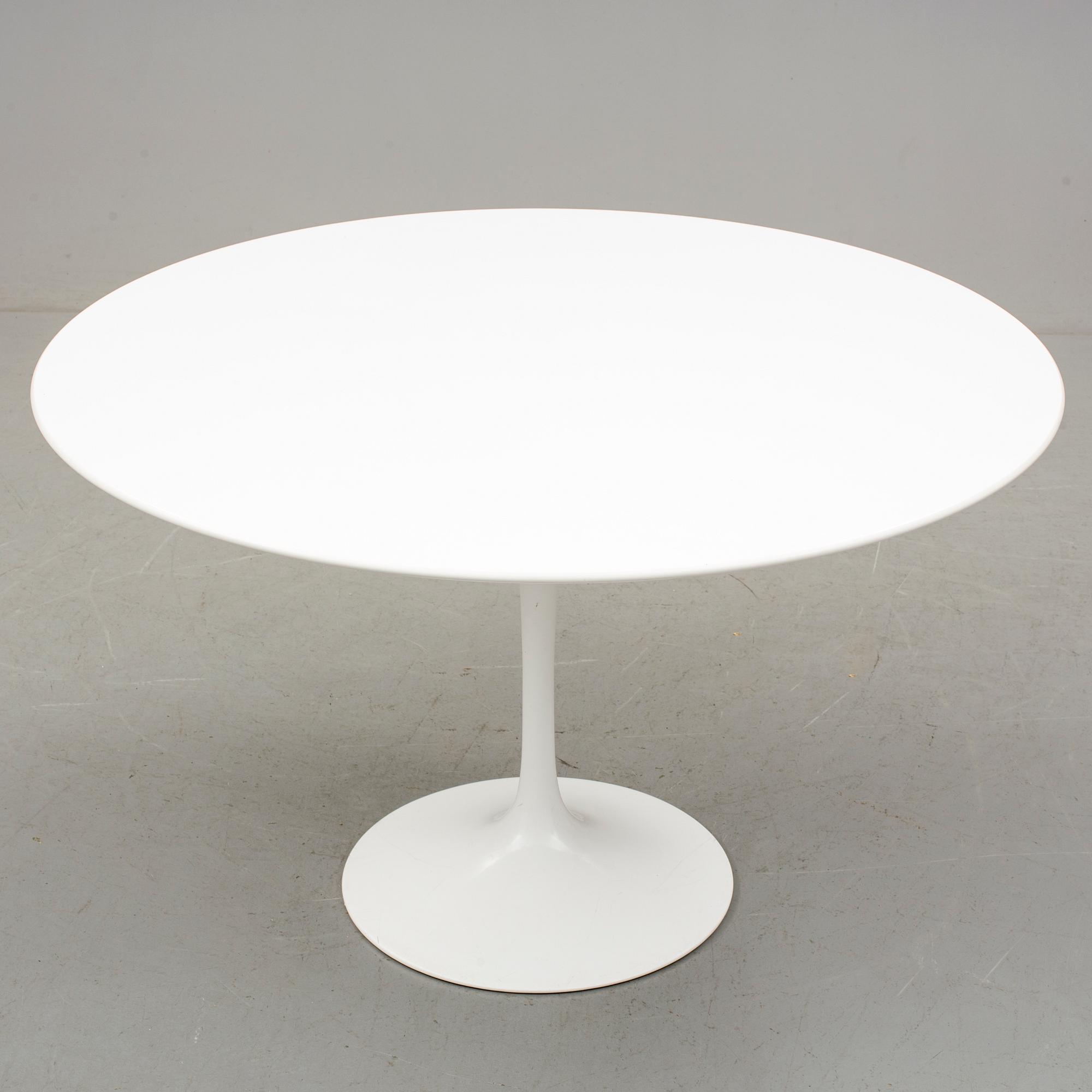 BORD, "Tulip", Eero Saarinen för Knoll International, 2000-tal.