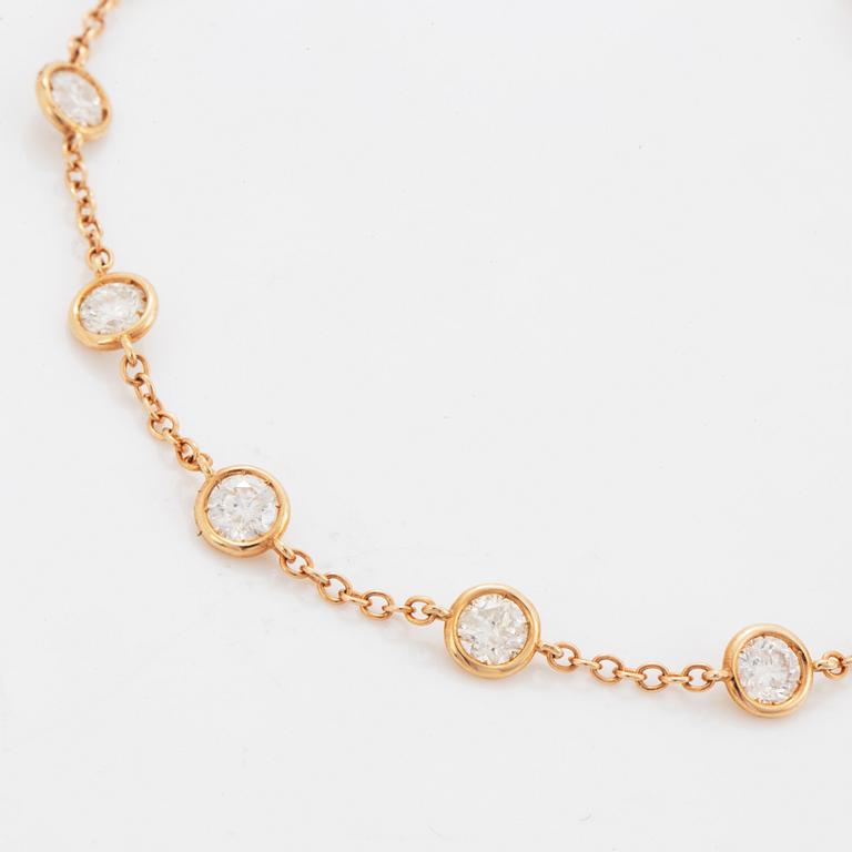Brilliant-cut diamond bracelet.
