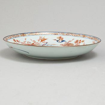 Three imari dishes, Qing dynasty, 18th century.