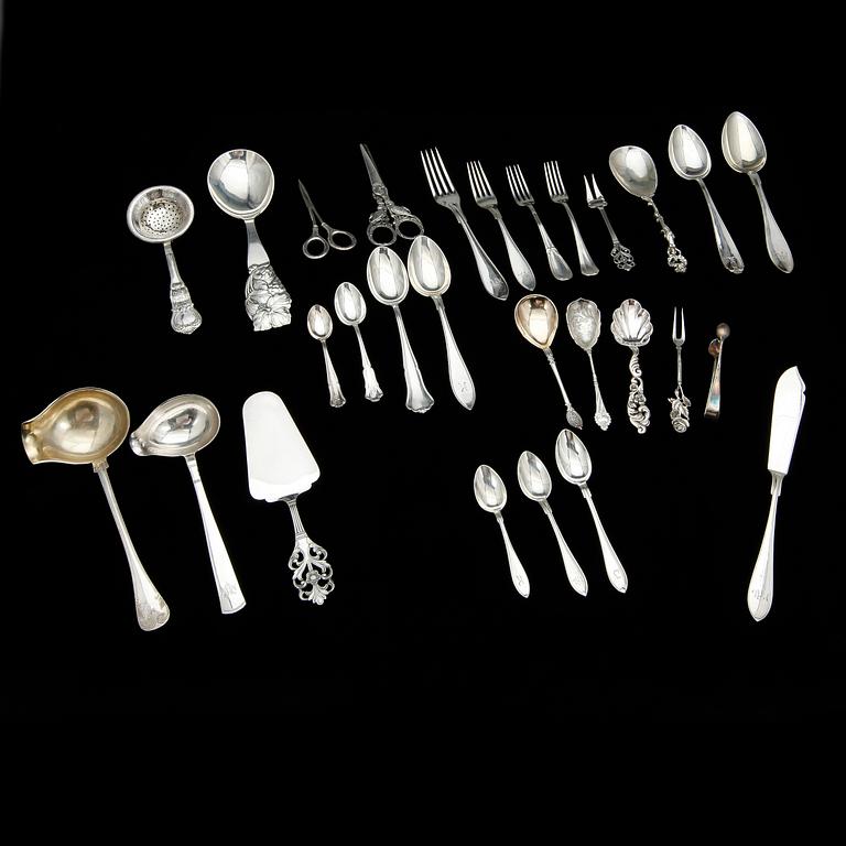 BESTICKPARTI, ca 95 delar, silver, mest Sverige och 1900-tal. Tot ca 3000 gram.