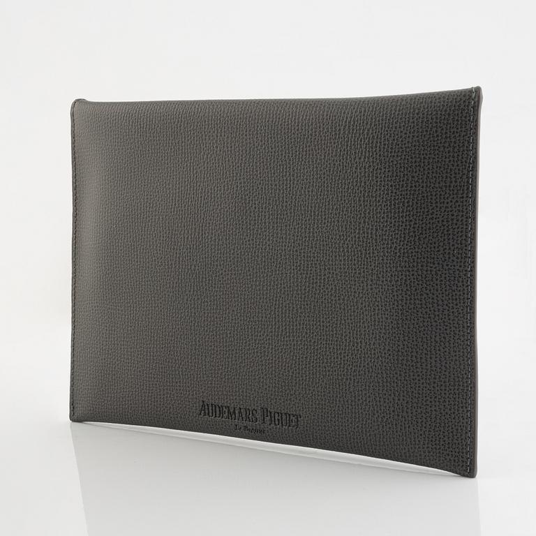 Audemars Piguet, clutch, 16 x 23 cm.