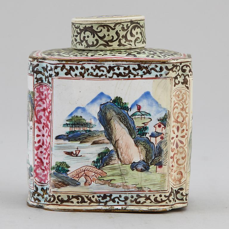 An enamelled caddy with cover and a dish, Qing dynasty, 18th century.