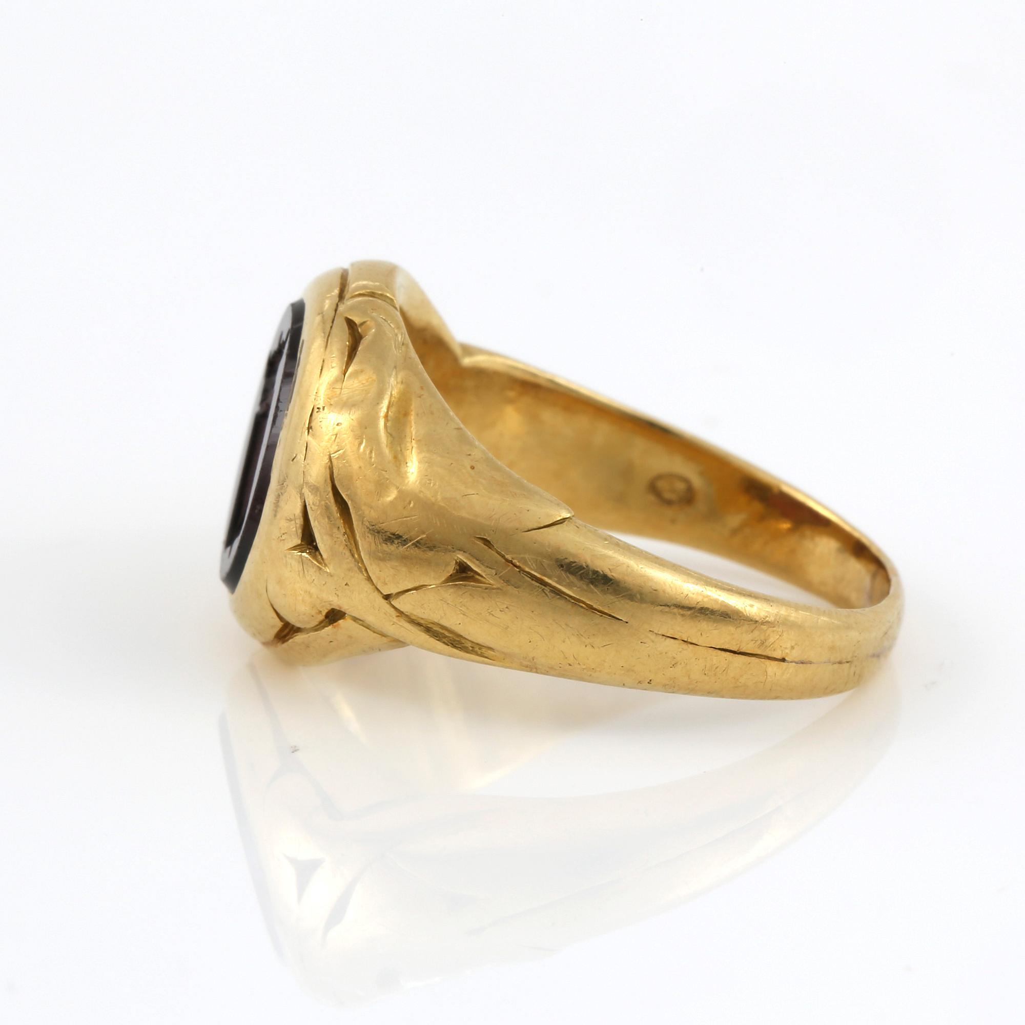 VAPENRING, 14 K, granat ca 3,49 ct. Vikt 10,01 g.