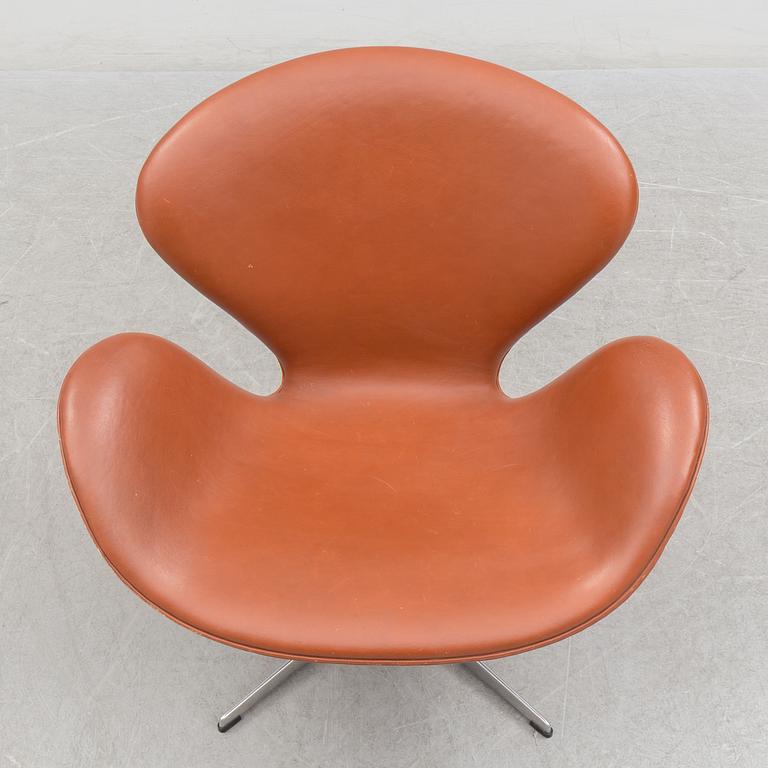 A 1988 Danish 'Swan' chair for Fritz Hansen.