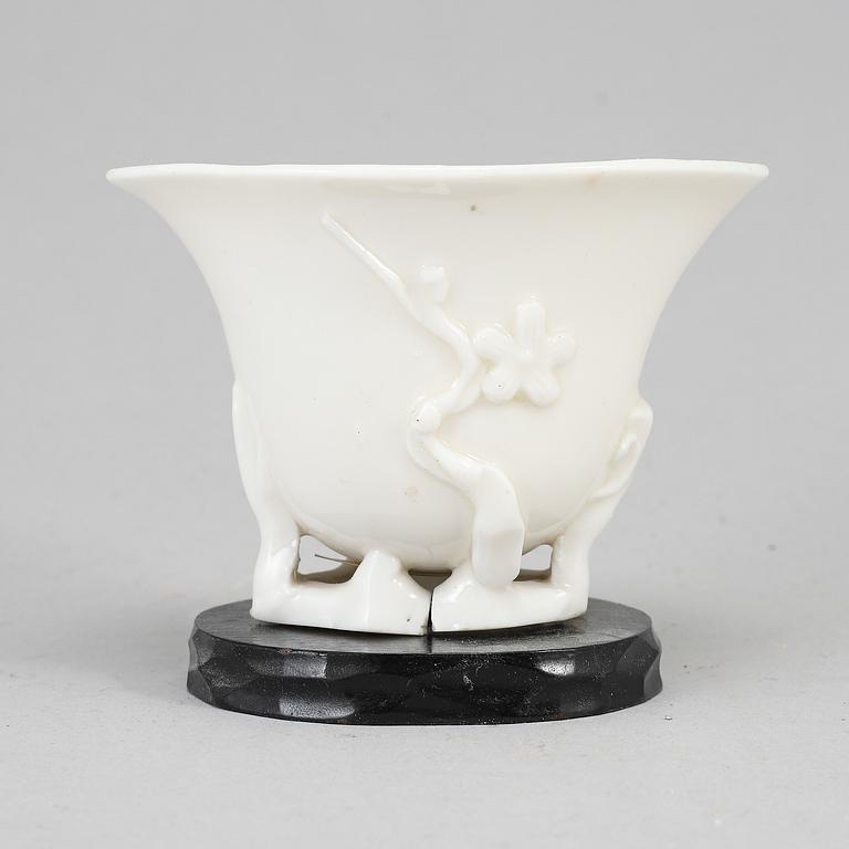 A blanc de chine libation cup, Qing dynasty, Kangxi (1662-1722).