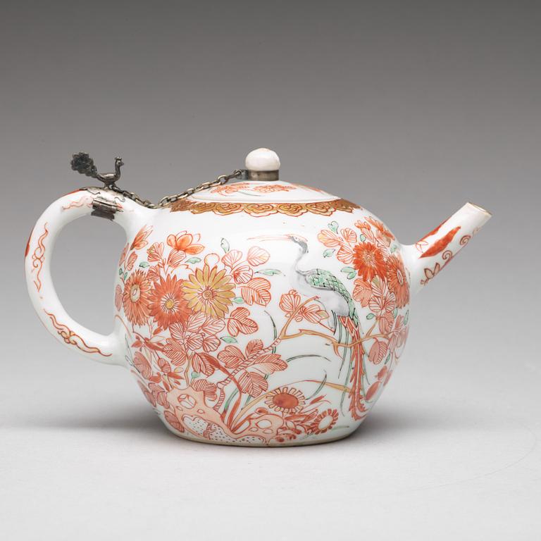 A rouge de fer tea pot, Qing dynasty, 18th Century.