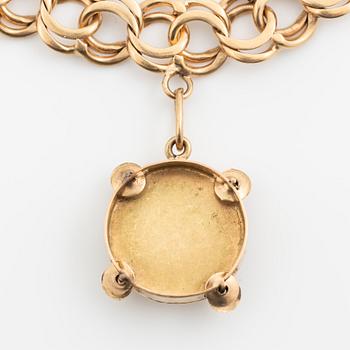 Armband 18K guld bismarcklänk, med berlocker.