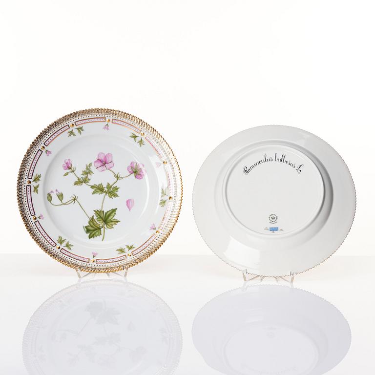 A set of 12 Royal Copenhagen 'Flora Danica' plates, Denmark, 20th Century.