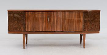 SIDEBOARD, Beautility, England, 1900-talets andra hälft.