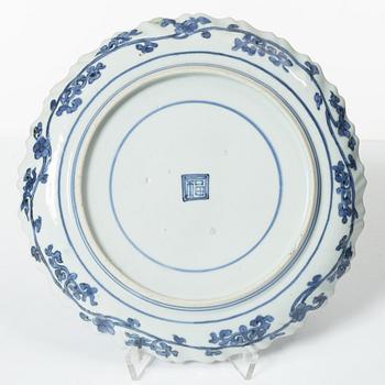 Tallrikar, fem stycken, porslin, Arita, Japan, Edo (1603-1868).