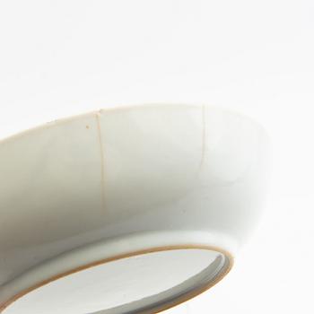 Fats, 18th century, Qianlong (1736-95), porcelain.