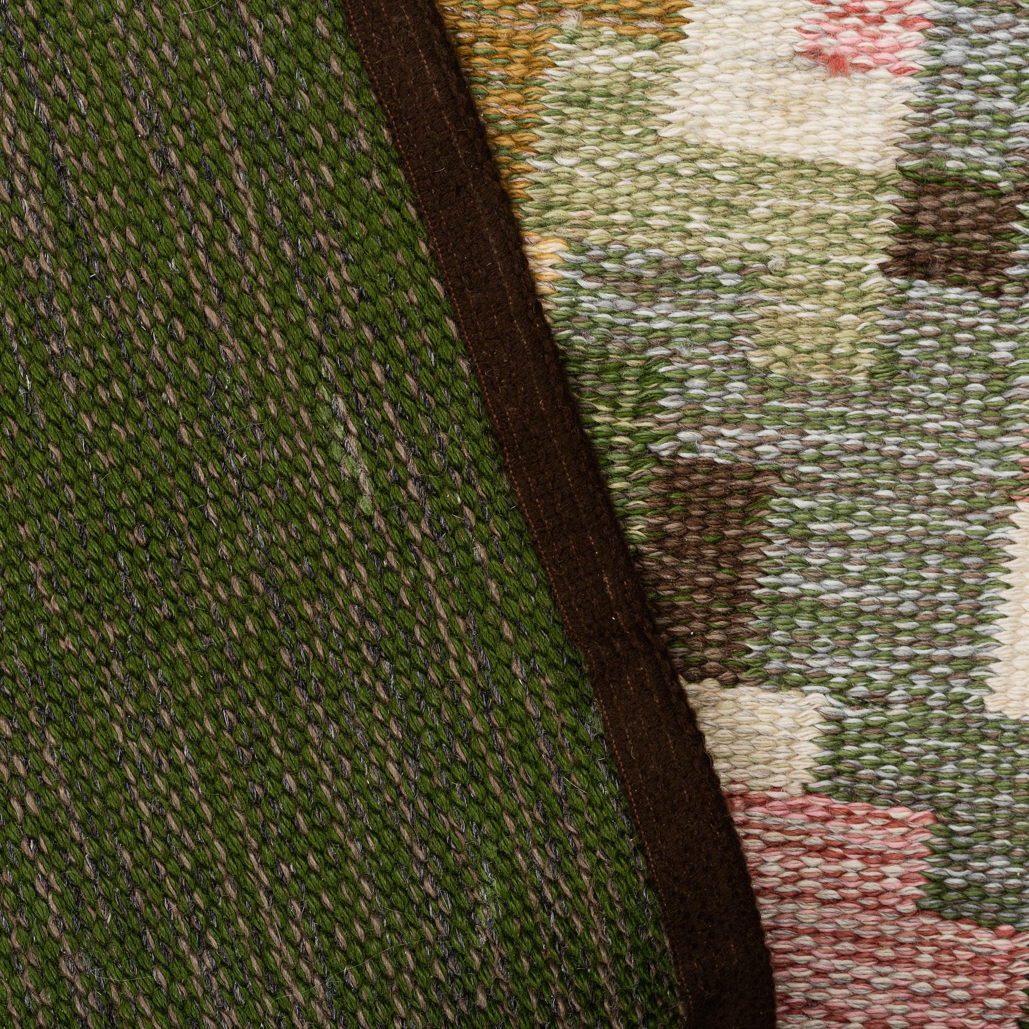 ERIK LUNDBERG, A CARPET, "Korall", flat weave, ca 199 x 138-140 cm, signed V.