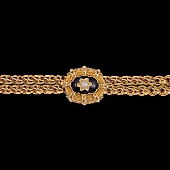 A gold chain with black enamel, pearl and diamond. 19th century. Weight 67 g.