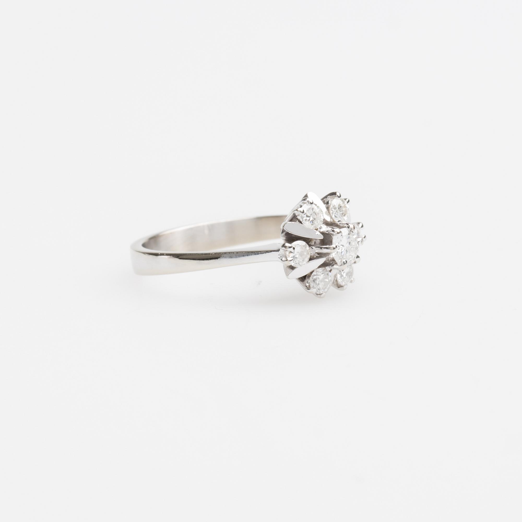 RING, 18K vitguld med briljantslipade diamanter ca 0.50 ct.