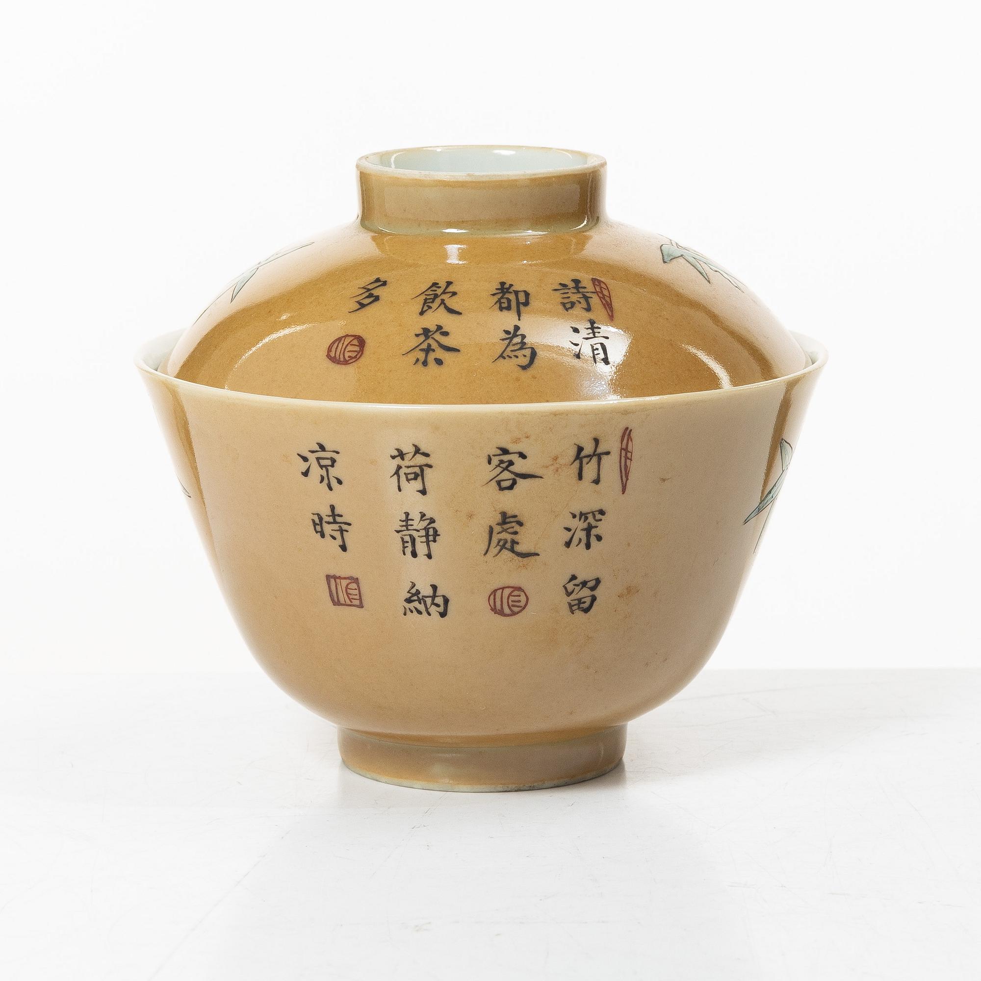 A porcelain cup with cover, 20th century, with the mark of Thongzhi.