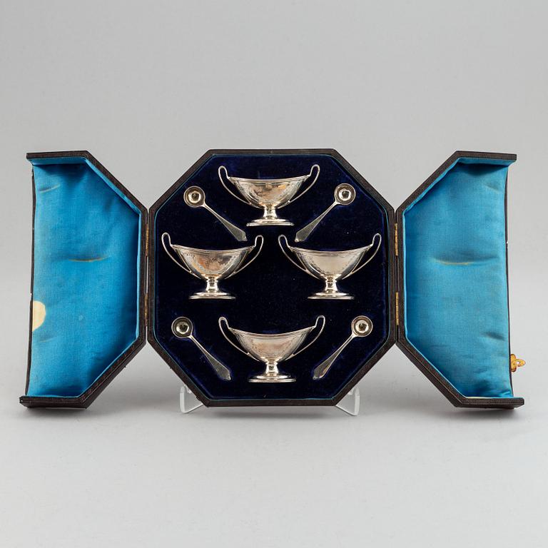 Four silver salt cellars with spoons, Edward Barnard & Sons Ltd, London, England, 1880.