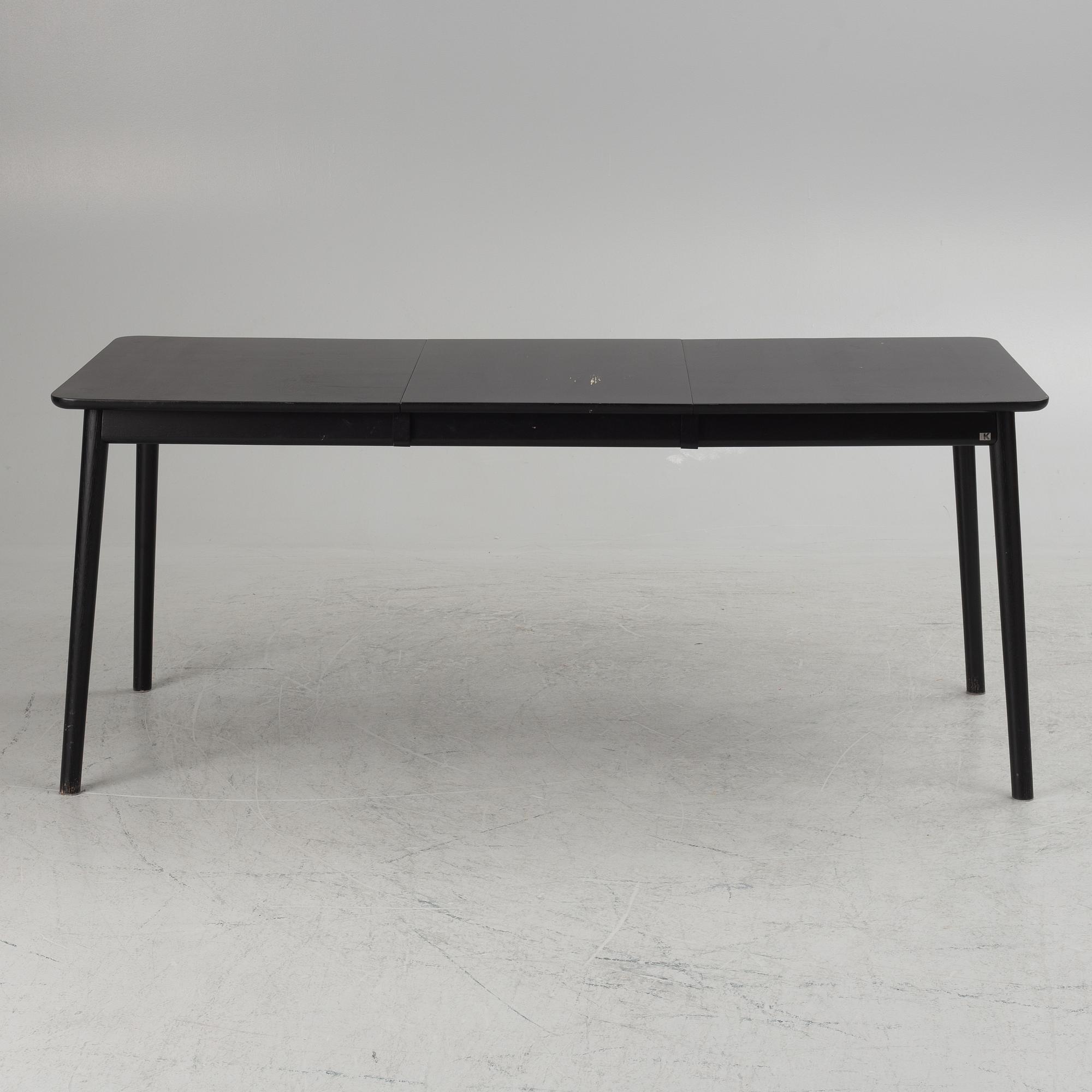 Hans K. dining table and two chairs "Zig-zag, contemporary.