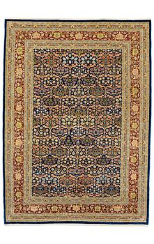 311. MATTO, old silk Hereke, ca 143,5 x 102,5 cm (+ the ends have 1,5 cm flat weave on each side).