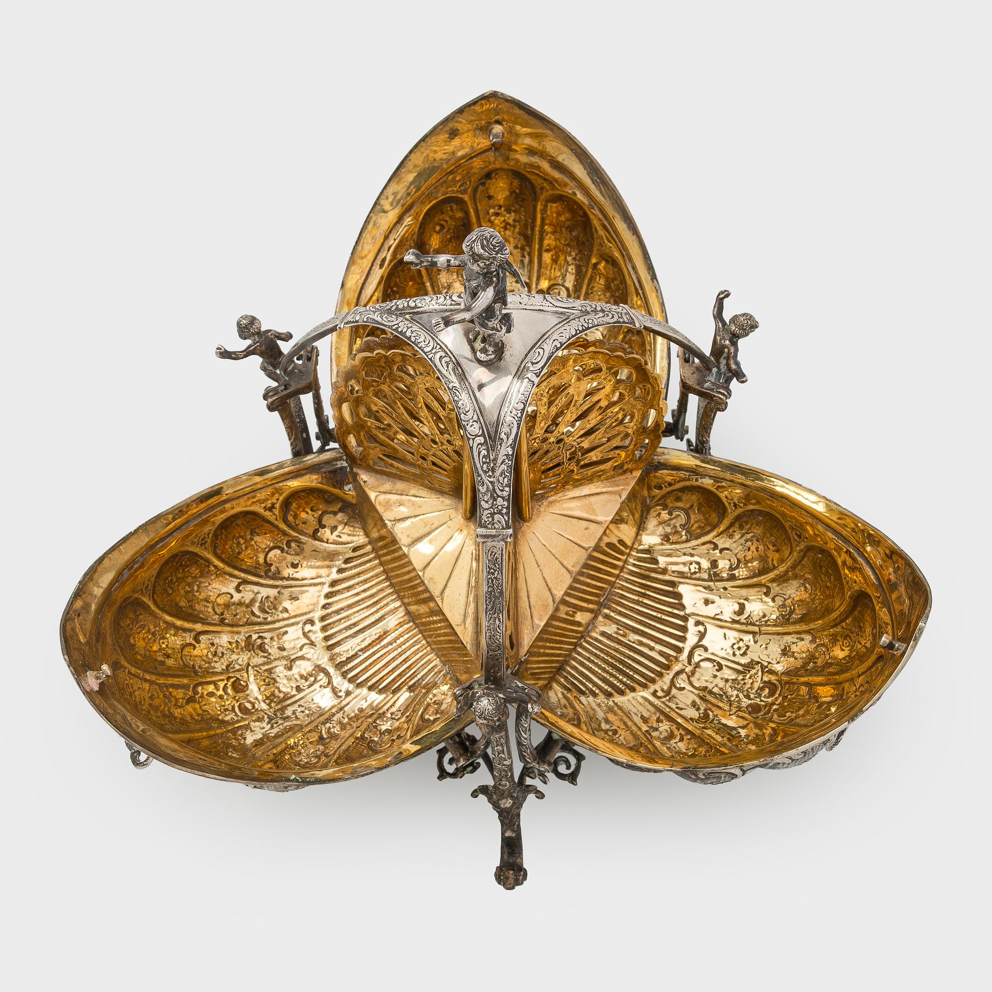 Biscuit / bread warmer, silver, Holland, later half of the 20th century.