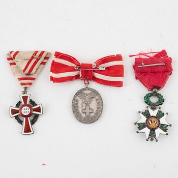Three decorations, including the French league of Honor.