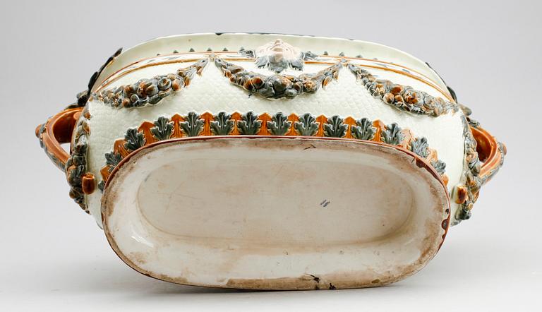 PRAKTJARDINJÄR, majolika, Rörstrand, sekelskiftet 1900.