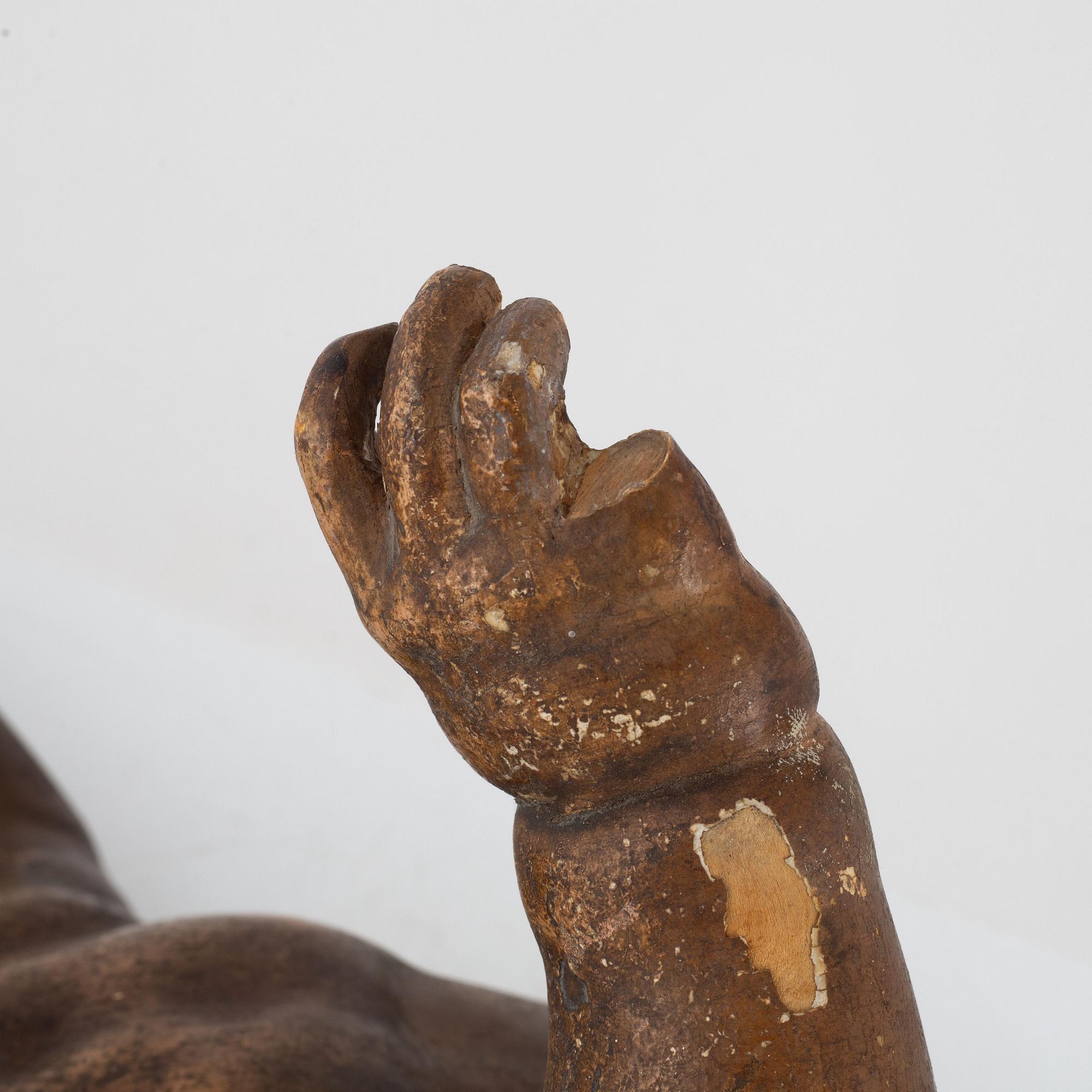 Träskulptur, putto med kyrklig hatt, Sydeuropa, troligen 1700-tal.