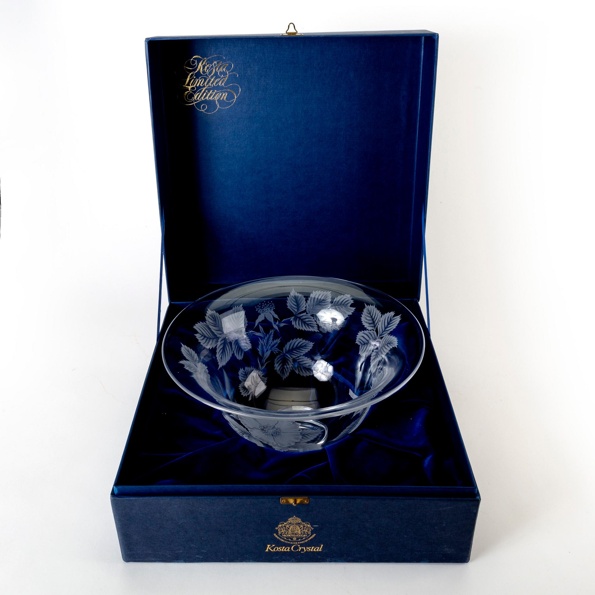 A signed dated and numbered Lisa Bauer glass bowl from Kosta Boda.