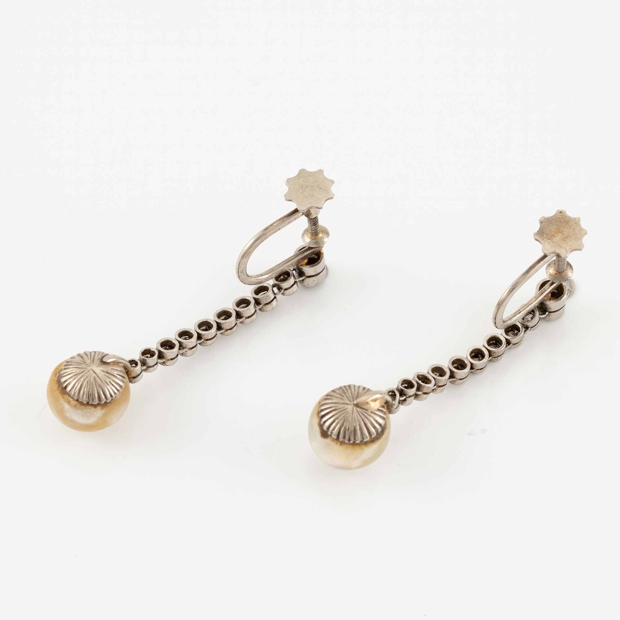 A pair of earrings with brilliant-cut diamonds and bouton pearls.