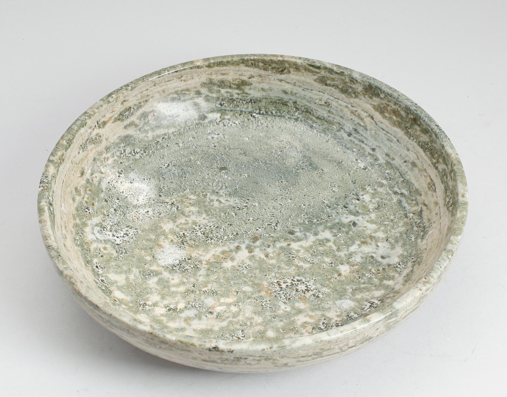 SKÅL, kolmårdsmarmor, signerad WG, daterad 1975.