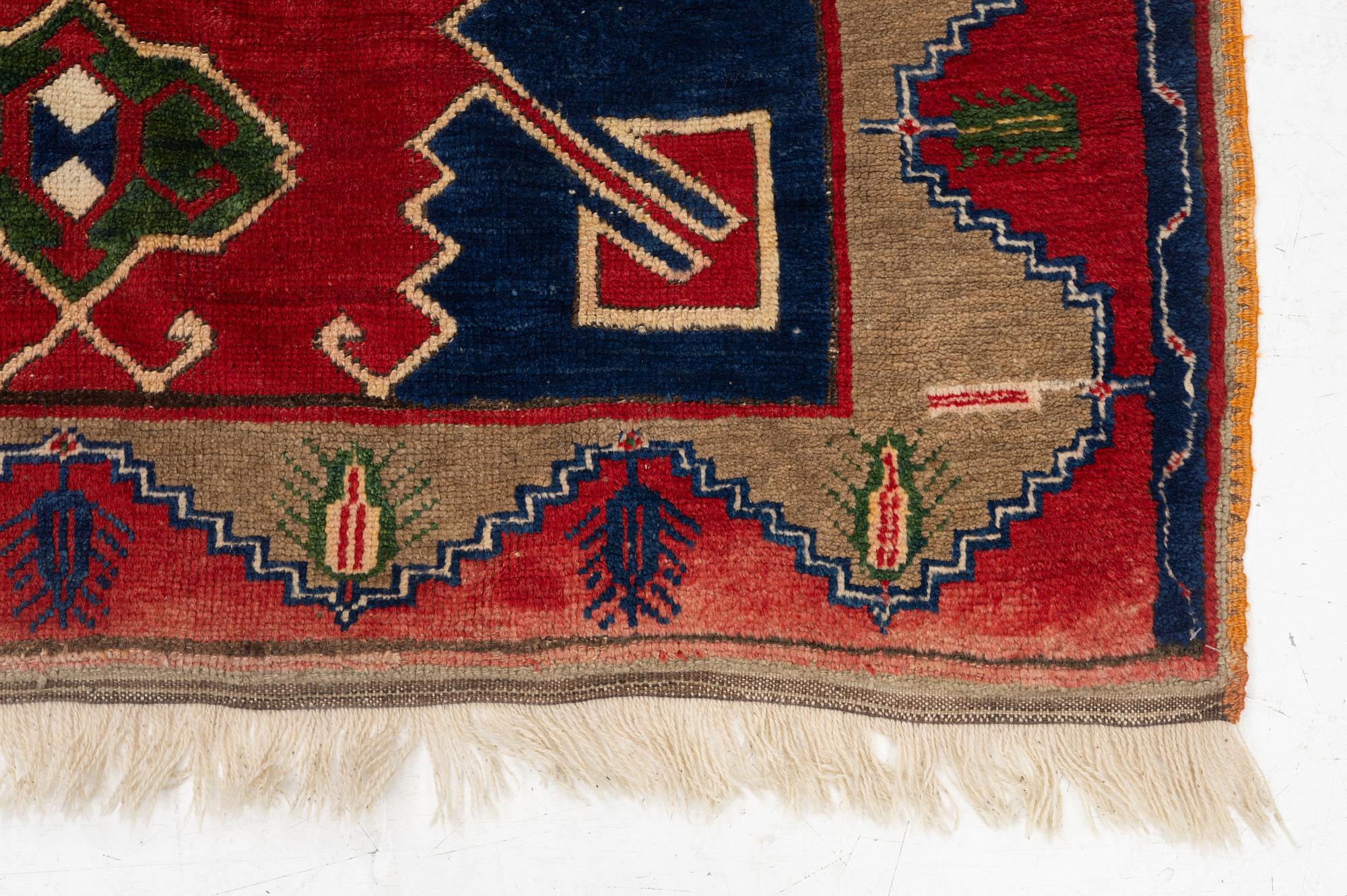 An antique Anatol rug, c. 170 x 134 cm.