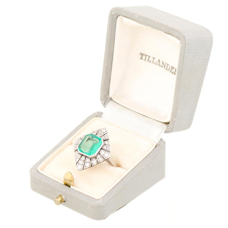 SORMUS, viistehiottu smaragdi, 8/8-hiotut timantit. A. Tillander, Helsinki 1976.