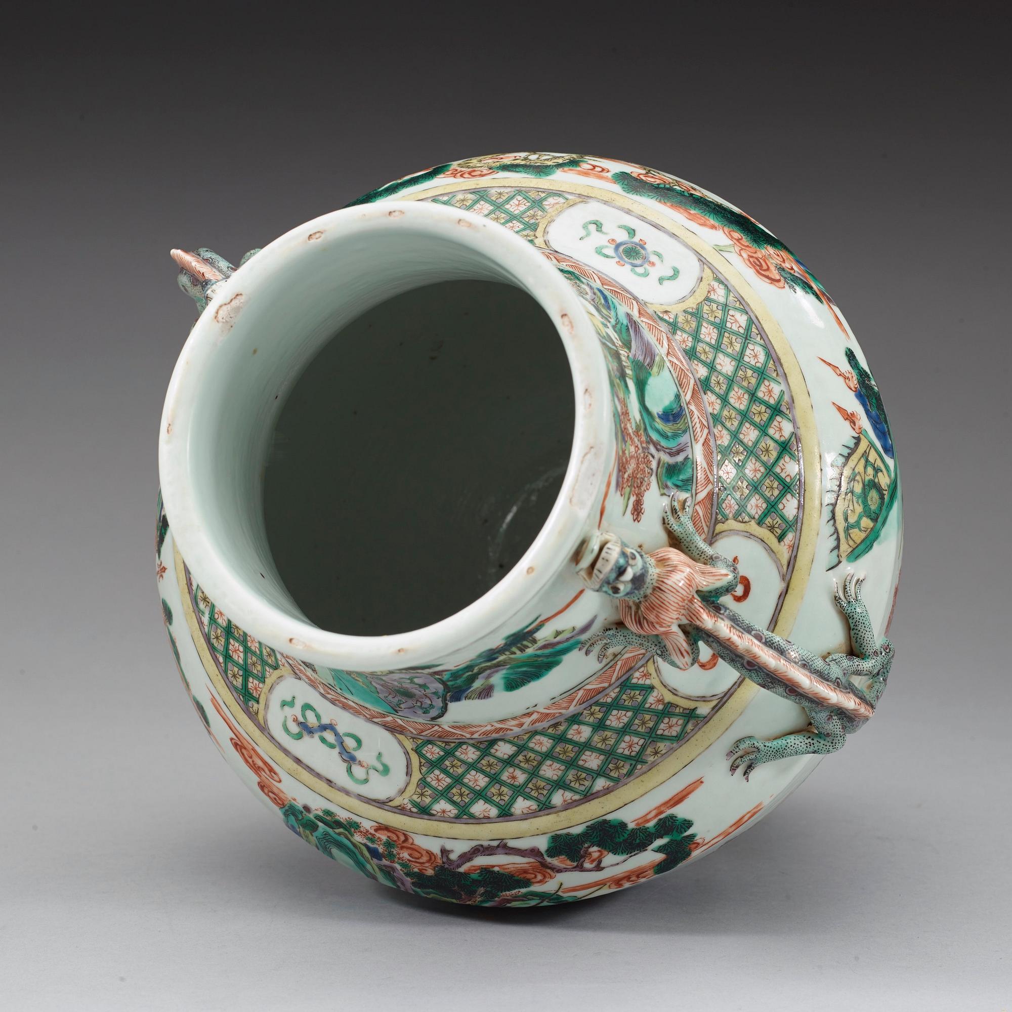 VAS, porslin. Qingdynastin, 1800-tal.